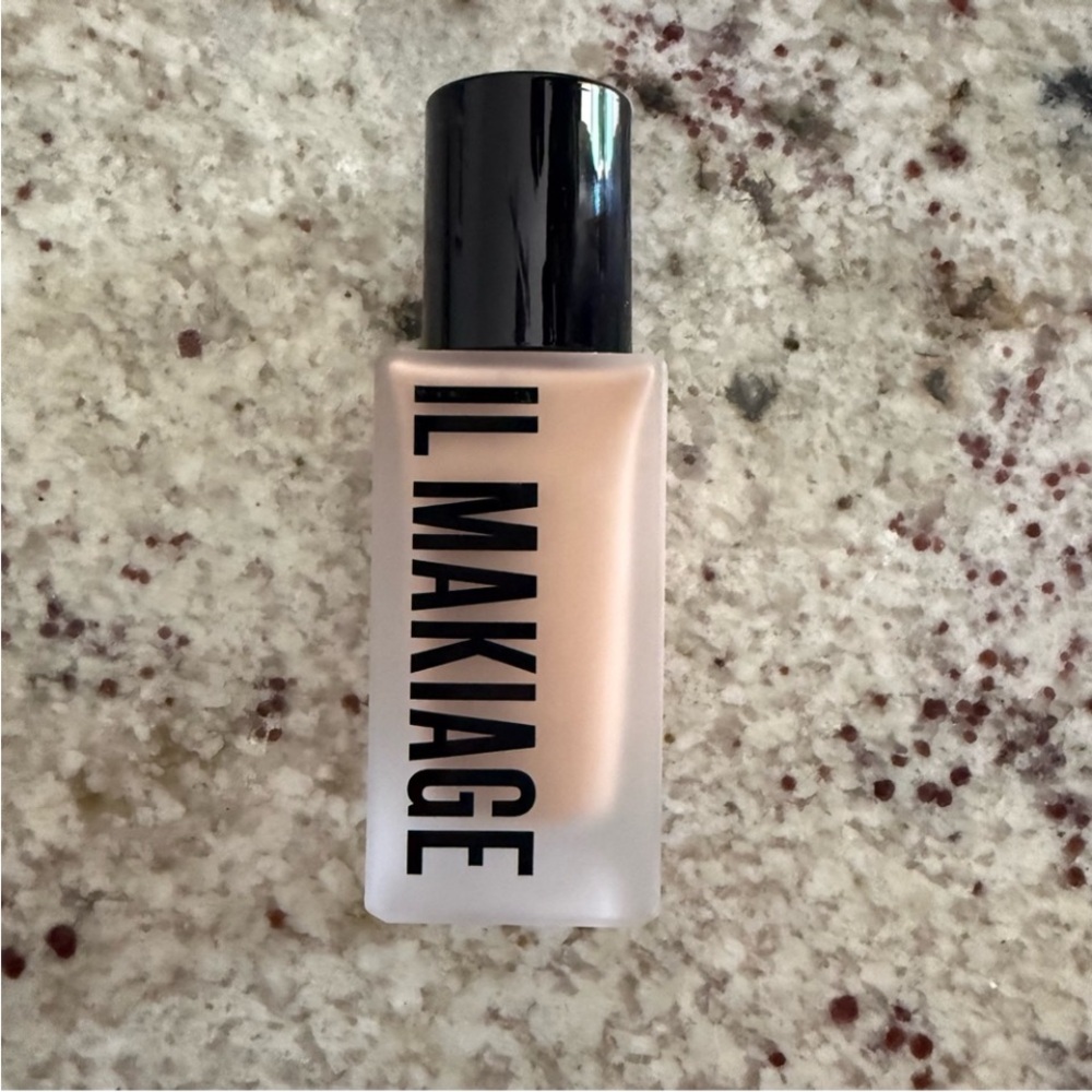 IL MAKIAGE Woke Up Like This Foundation. #40